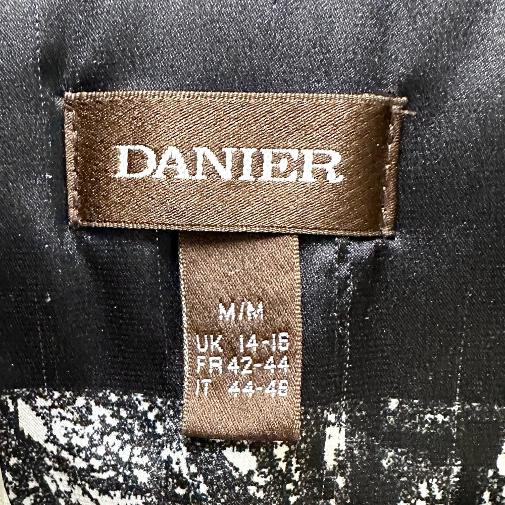 Danier Leather Beautiful Jacket - image 4